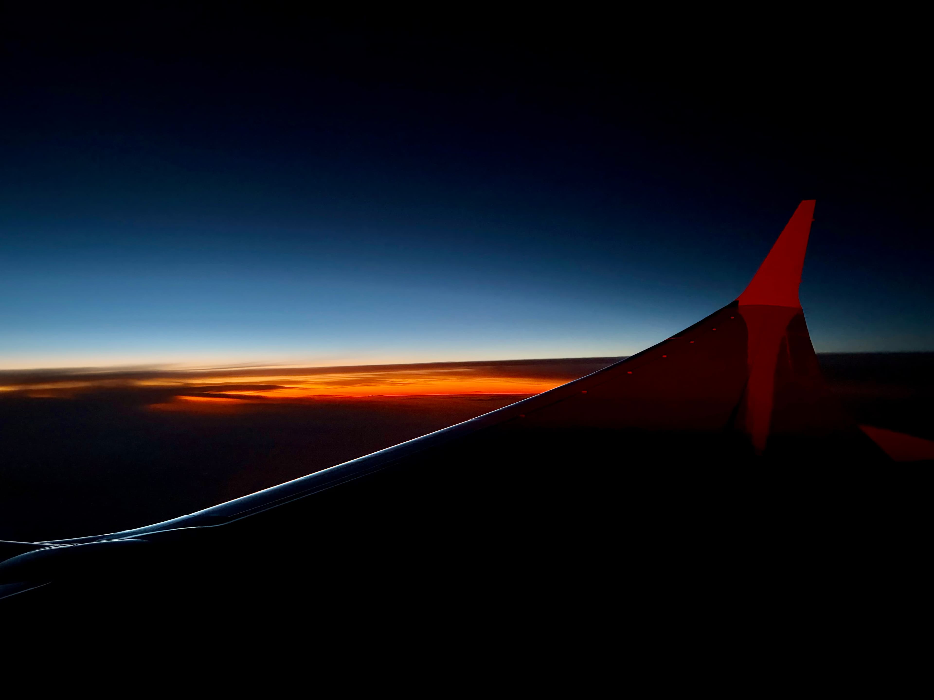 Airplane wing